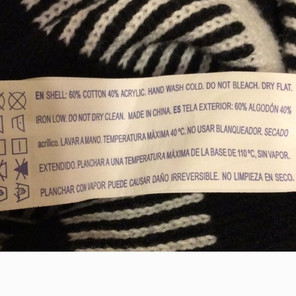 Baja Hoodie Forever 21 Black and White Pattern knit Jacket - Picture 10 of 11